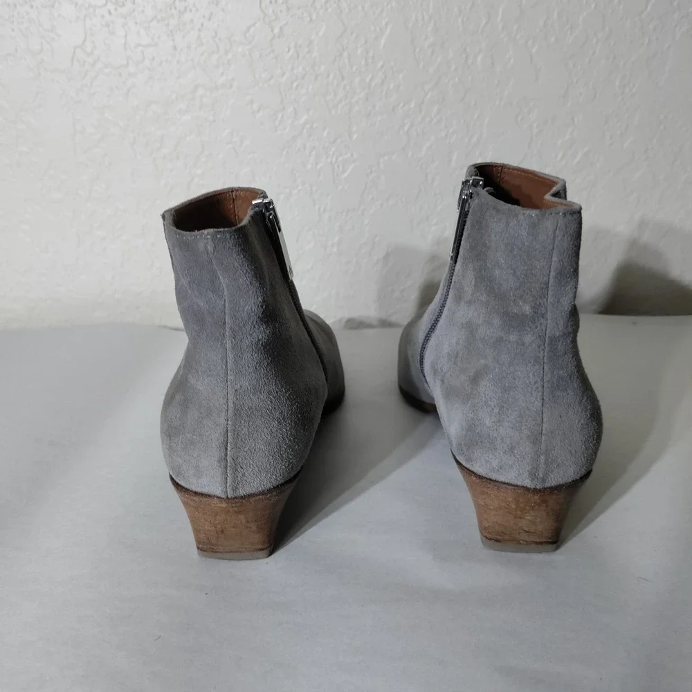 Aquatalia Womens Grey Suede Pointed Toe Ankle Boots Made in Italy Size 8